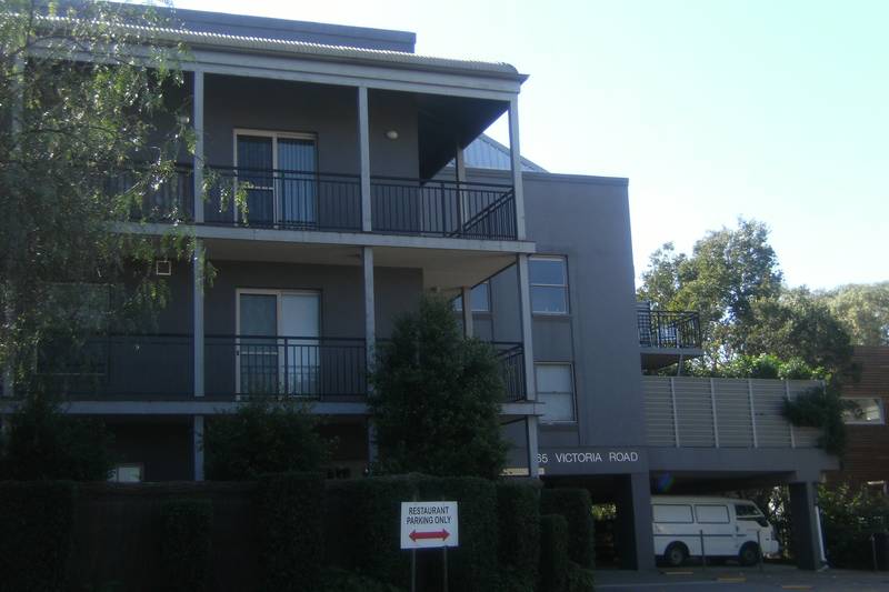 SUNNY STUDIO APARTMENT Picture 1