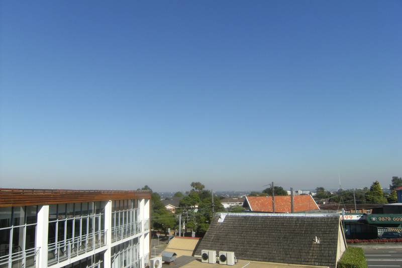 SUNNY STUDIO APARTMENT Picture 2