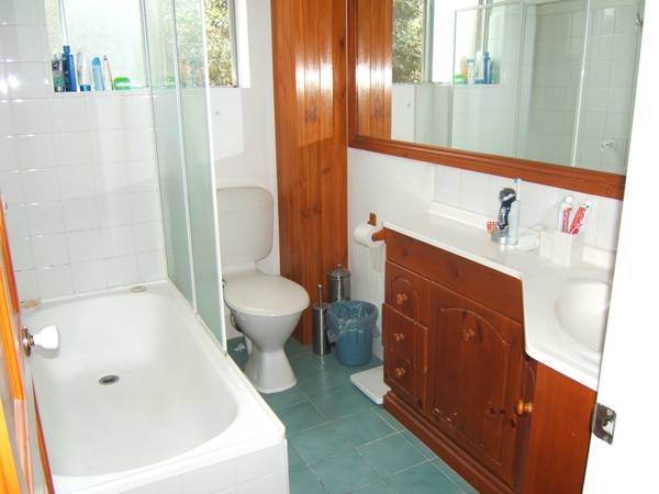 Fabulous Unit in Excellent Location! Picture 3