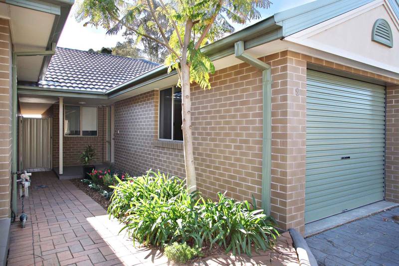 SPACIOUS MODERN VILLA HOME IN CENTRAL LOCATION Picture 2