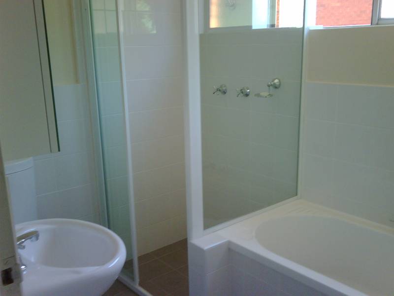 Fully Renovated 2 Bedroom Uni!! Picture 2