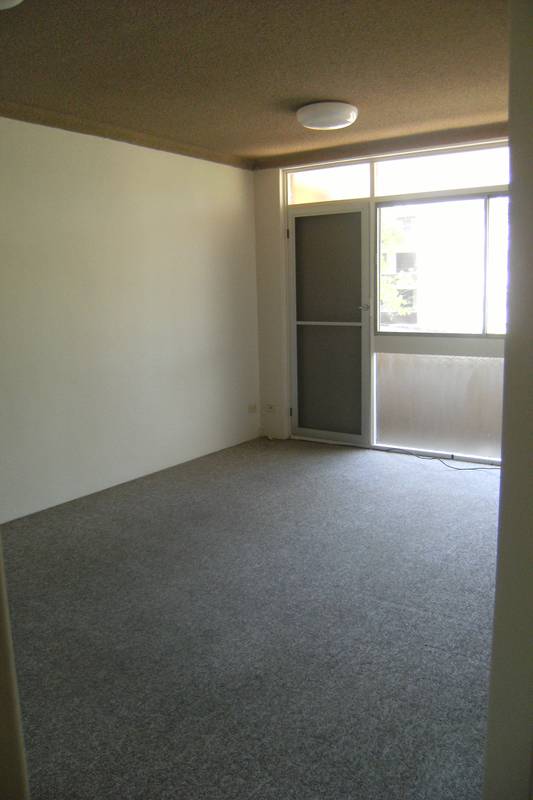 Renovated fresh 2 bedroom unit Picture 3