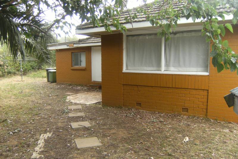 1 BEDROOM GARDEN FLAT Picture 1