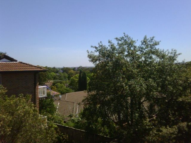 BRIGHT AND SUNNY UNIT WITH BRAND NEW KITCHEN Picture 3