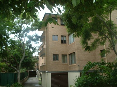 FRESHLY PAINTED, 2 BEDROOM, LOCK UP GARAGE Picture