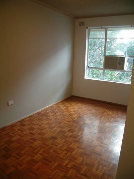 BRIGHT AS A BUTTON. Picture 1