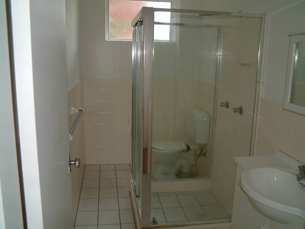 Sparkling 2 Bedroom Unit Picture 3