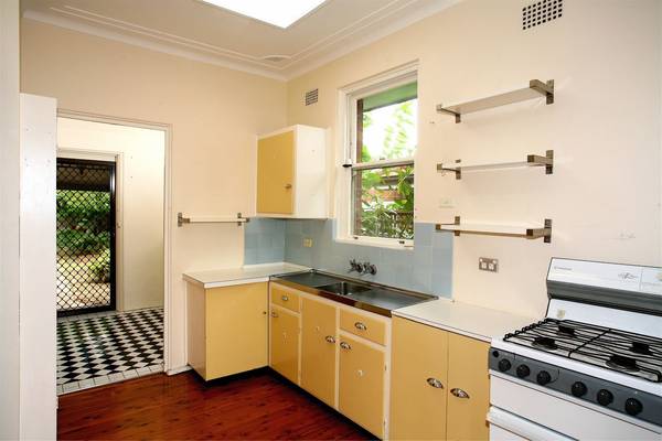 GREAT NEIGHBOURHOOD Picture 2