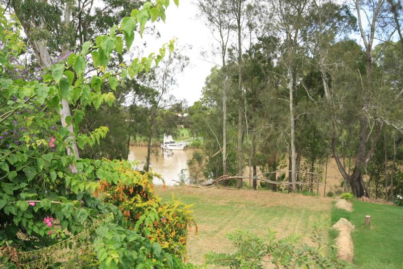 Logan River frontage Picture