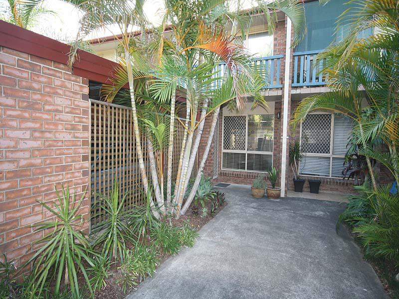 A SUNNY PLACE TO LIVE. Picture 1