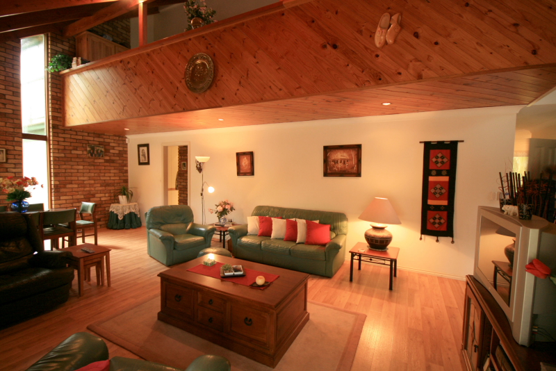 THE OWNERS HAVE DECIDED TO TRAVEL.. Picture 2