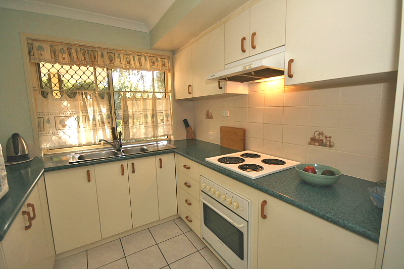 WALK TO THE HYPERDOME Picture 2