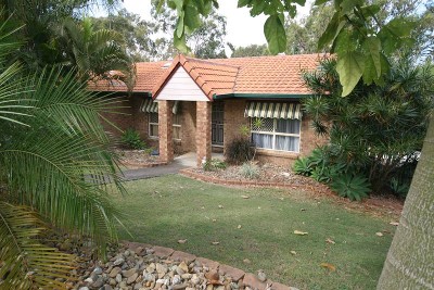 Split level home on nearly one third of an acre in Shailer Park Picture Split level home on nearly one third of an acre in Shailer Park Picture