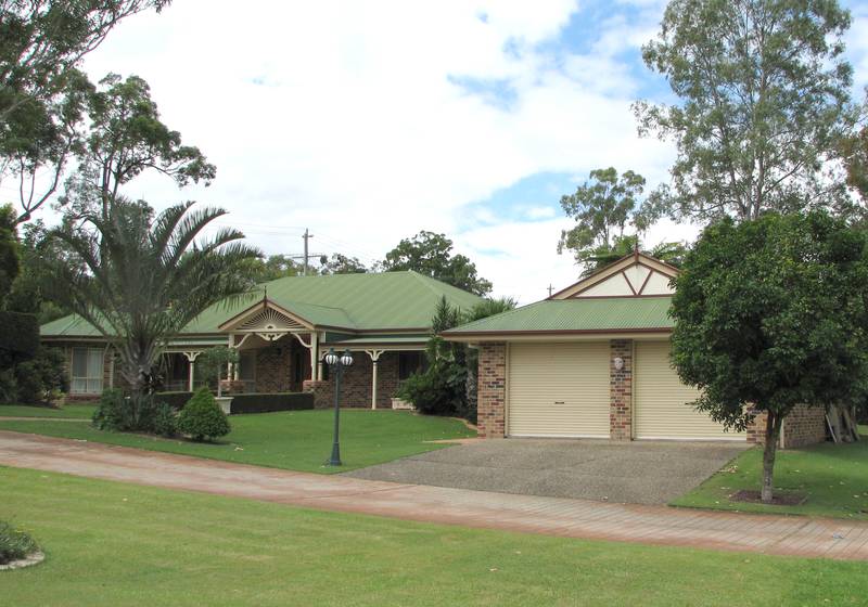 OLD WORLD CHARM - A CLASS APART Picture 1