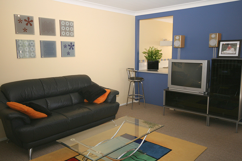 OUR VERY SPECIAL TOWNHOUSE - SUPERBLY REFURBISHED. Picture 2