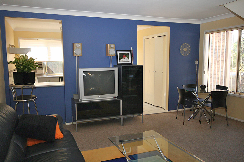 OUR VERY SPECIAL TOWNHOUSE - SUPERBLY REFURBISHED. Picture 1