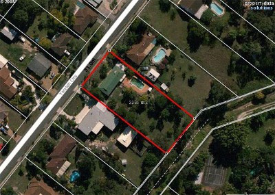 EXCELLENT INVESTMENT OPPORTUNITY - REFURBISH OR BUILD DUPLEXES Picture