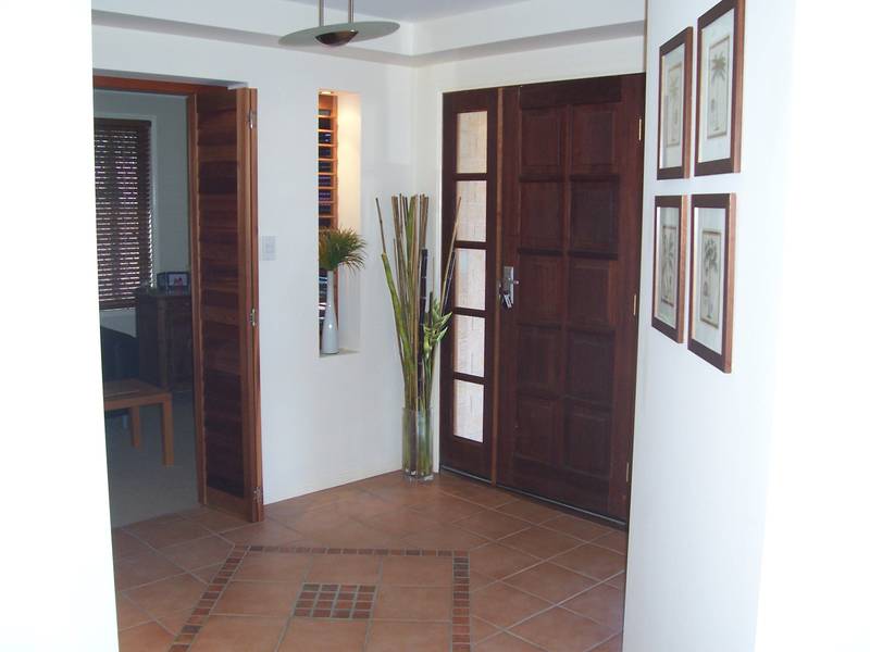 Position......Walk to John Paul College Picture 3