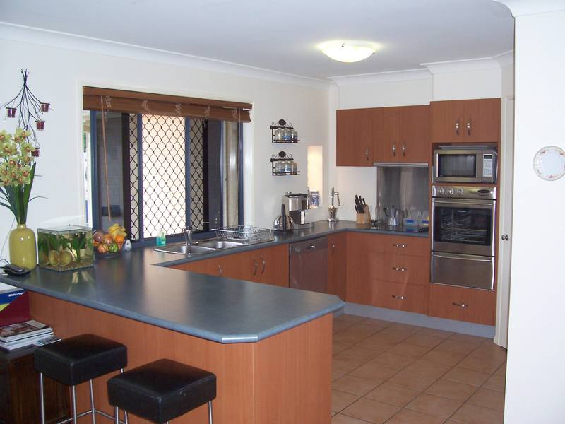 Position......Walk to John Paul College Picture 2