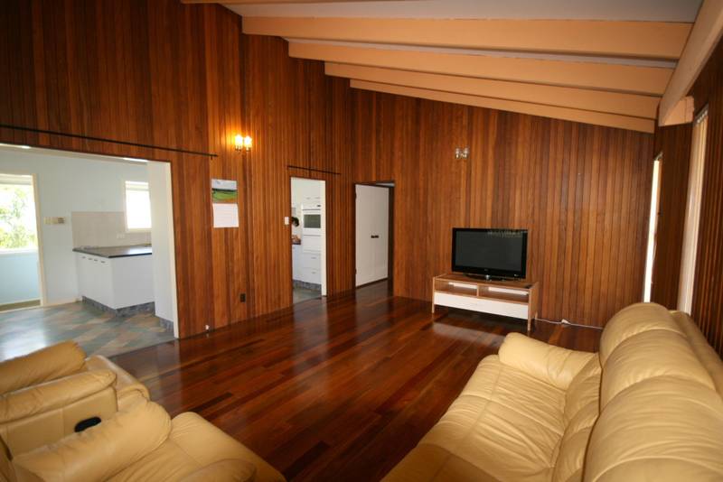 ITS GOT PERSONALITY - IN A RELAXED SETTING Picture 3