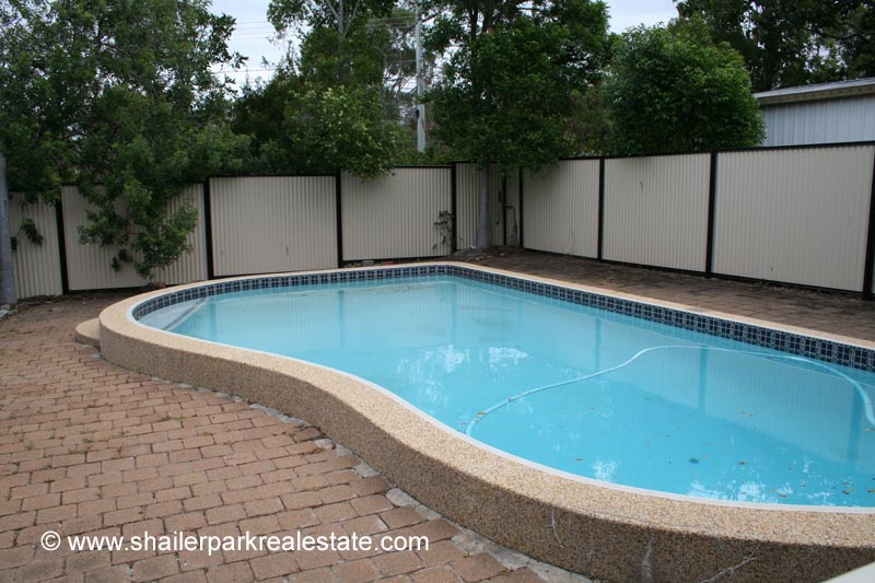 Walk to The Hyperdome Picture 2