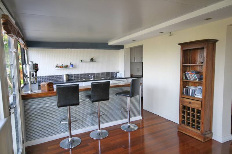 RELAX, HAVE A WINE AND DE-STRESS Picture 2