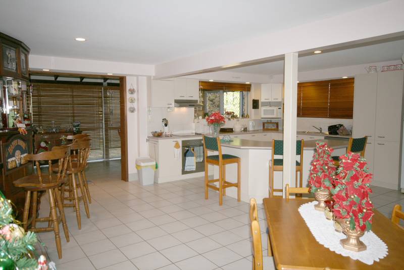 ONE AND A QUARTER ACRES IN TANAH MERAH Picture 2