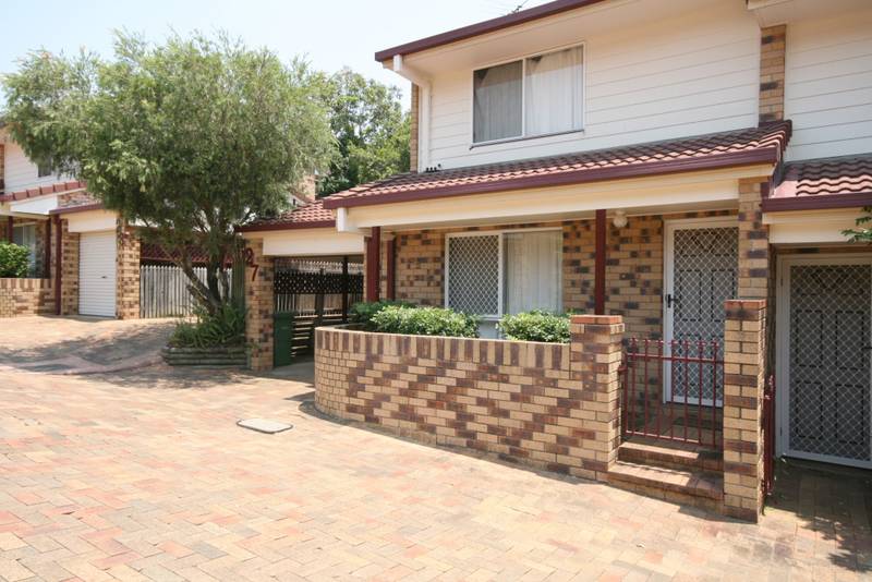 SECURED ESTATE - EASY SPACES TO LIVE IN. Picture 1