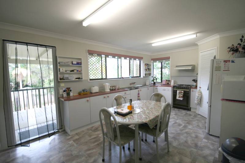 JUST IMAGINE WHAT YOU COULD DO WITH THIS PROPERTY! Picture 3