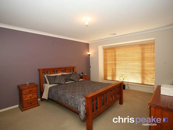 TRIPLE GARAGE PLUS ONE Picture 3