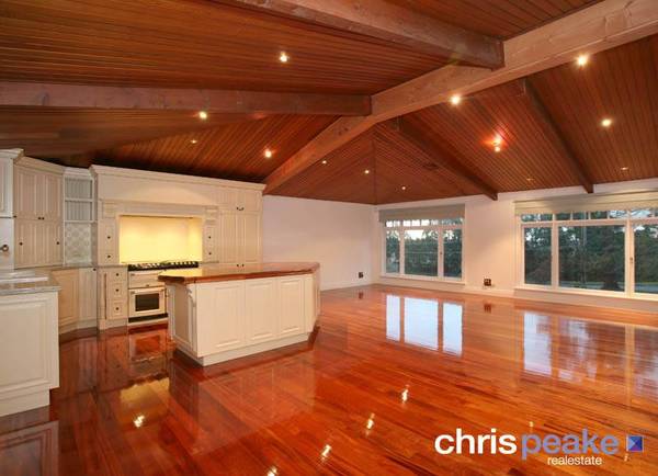 LIFESTYLE LIVING ON 1 ACRE Picture 1