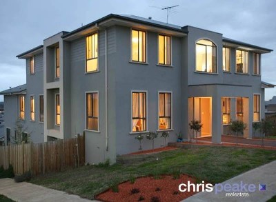 A FAMILY MANSION WITH VIEWS Picture