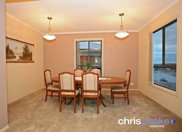 A FAMILY MANSION WITH VIEWS Picture 3