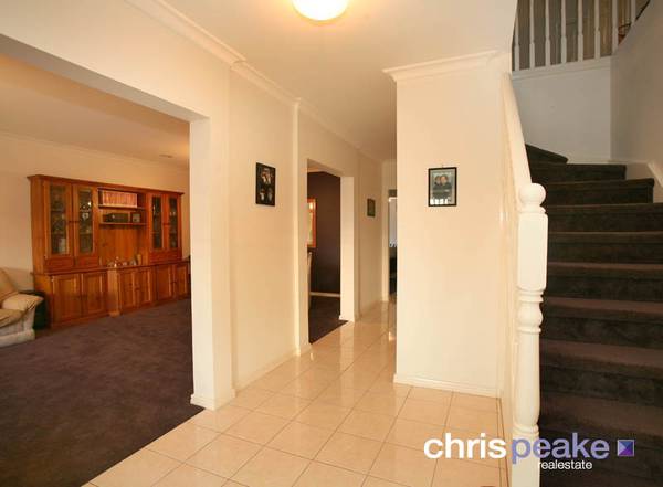 A ROSELEIGH ON THE WATER Picture 3