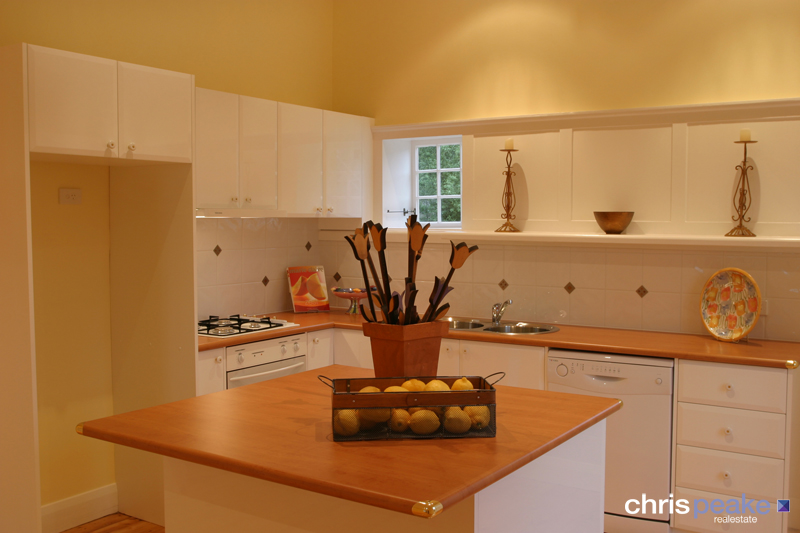 TIMELESS CHARM Picture 2