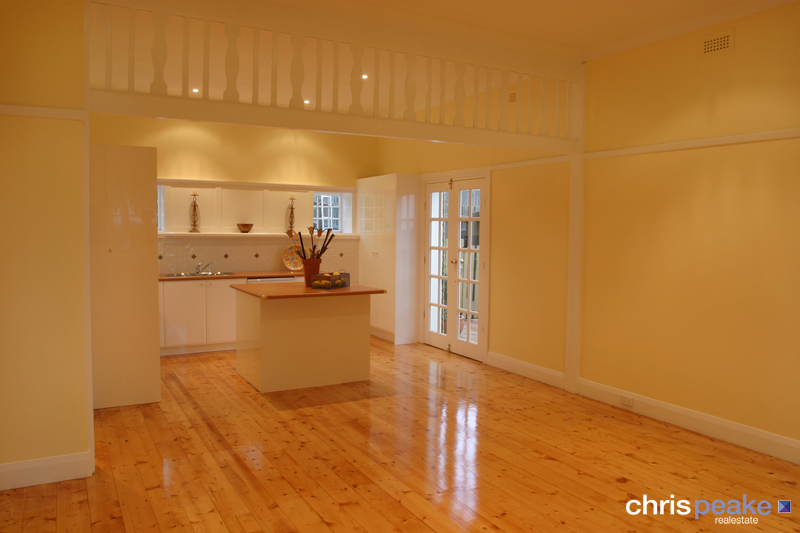 TIMELESS CHARM Picture 3