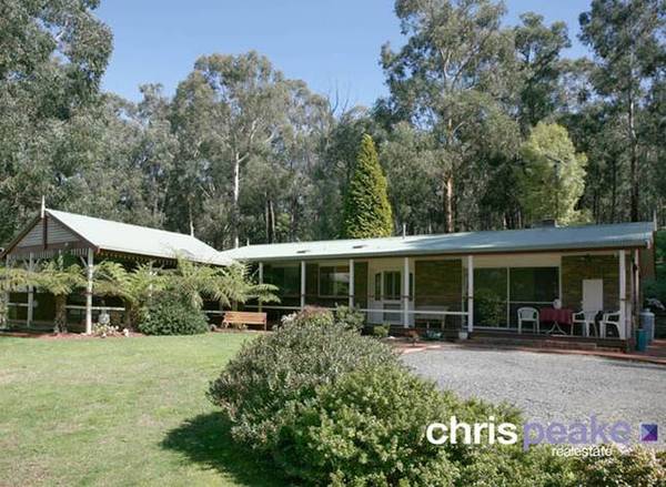 PRIVATE OASIS ON 7 ACRES Picture 2