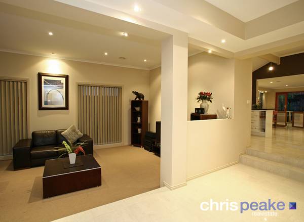 STYLISH, LIGHT AND SPACIOUS Picture 3
