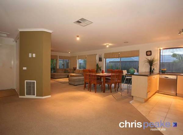 LIGHT, BRIGHT & DECEPTIVELY SPACIOUS Picture 2