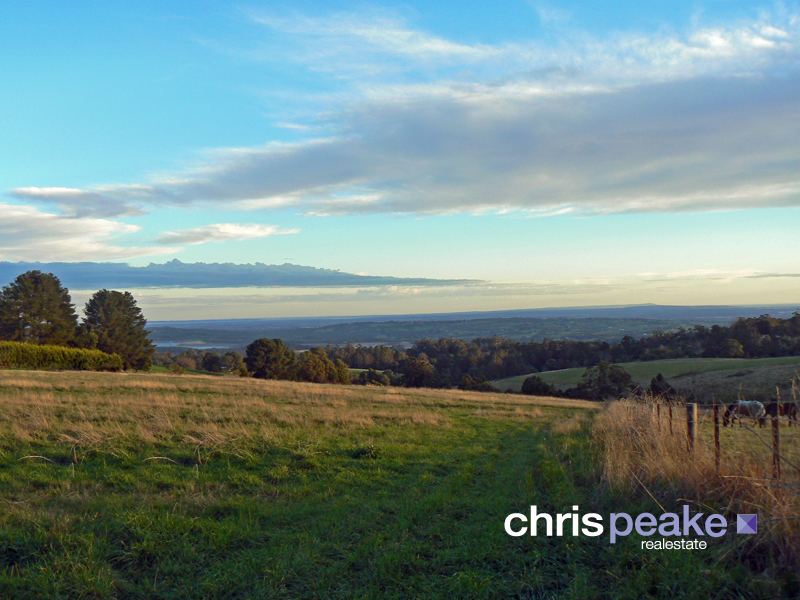 BREATHTAKING VIEWS AND PRIVACY Picture 2