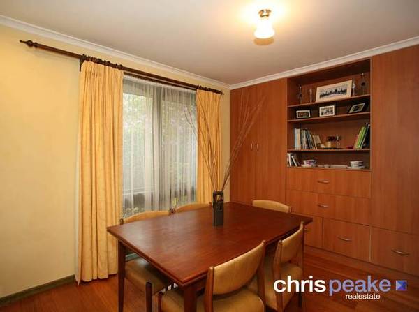 WALK TO THE VILLAGE! Picture