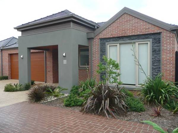 GOLD CLASS TOWNHOUSE!!!! Picture 1