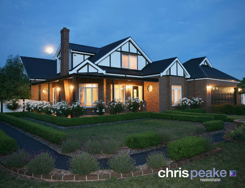 FOR THE LADIES AND THE TRADIES... Picture 1