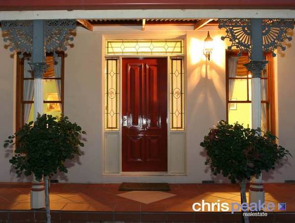 A WARM MIX OF YESTERDAY AND TODAY! Picture