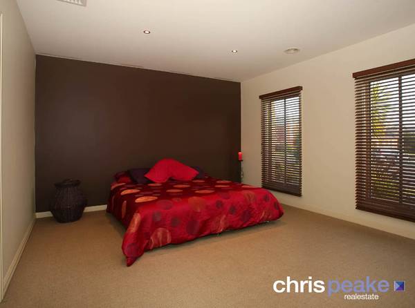 ENTERTAINING IN MIND Picture