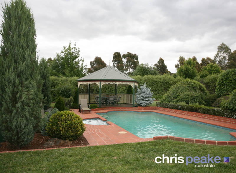 ½
AN ACRE OF PURE BLISS! Picture 2