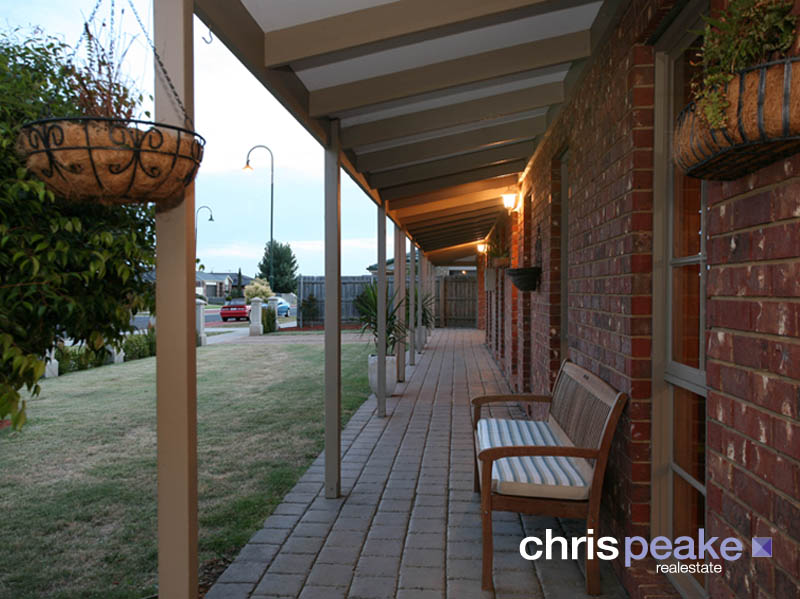 SOLID BRICK HOME ON 1196M2 BLOCK! Picture 2