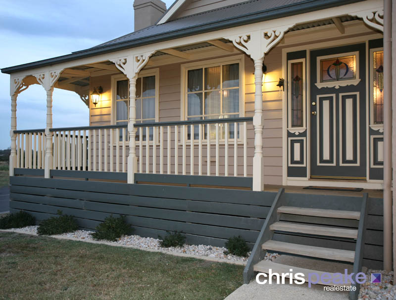 ALL THE CHARM OF YESTERYEAR Picture 2