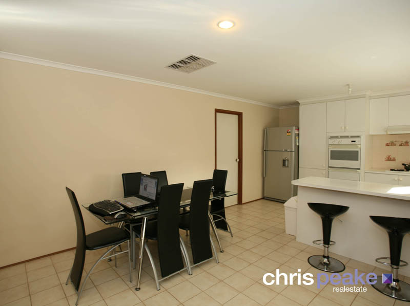 A LITTLE TREASURE Picture 3