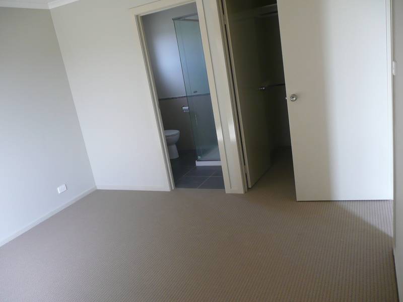 SPACIOUS RENOVATED 4 BEDROOM FAMILY HOME Picture